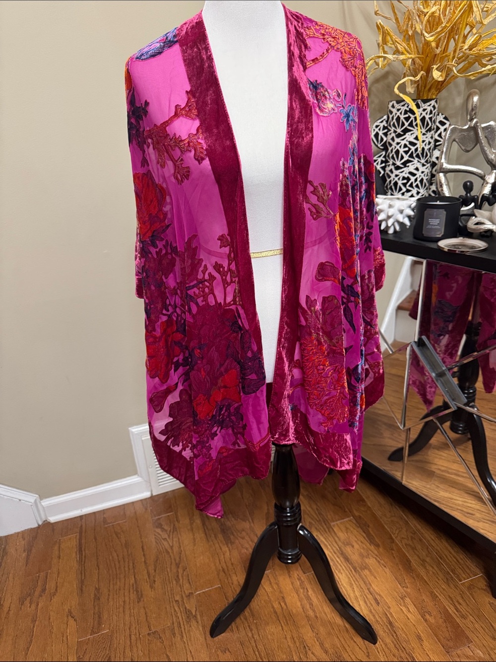 Anthropologie Velvet-Trim Floral Kimono Accents Size OS NWT.